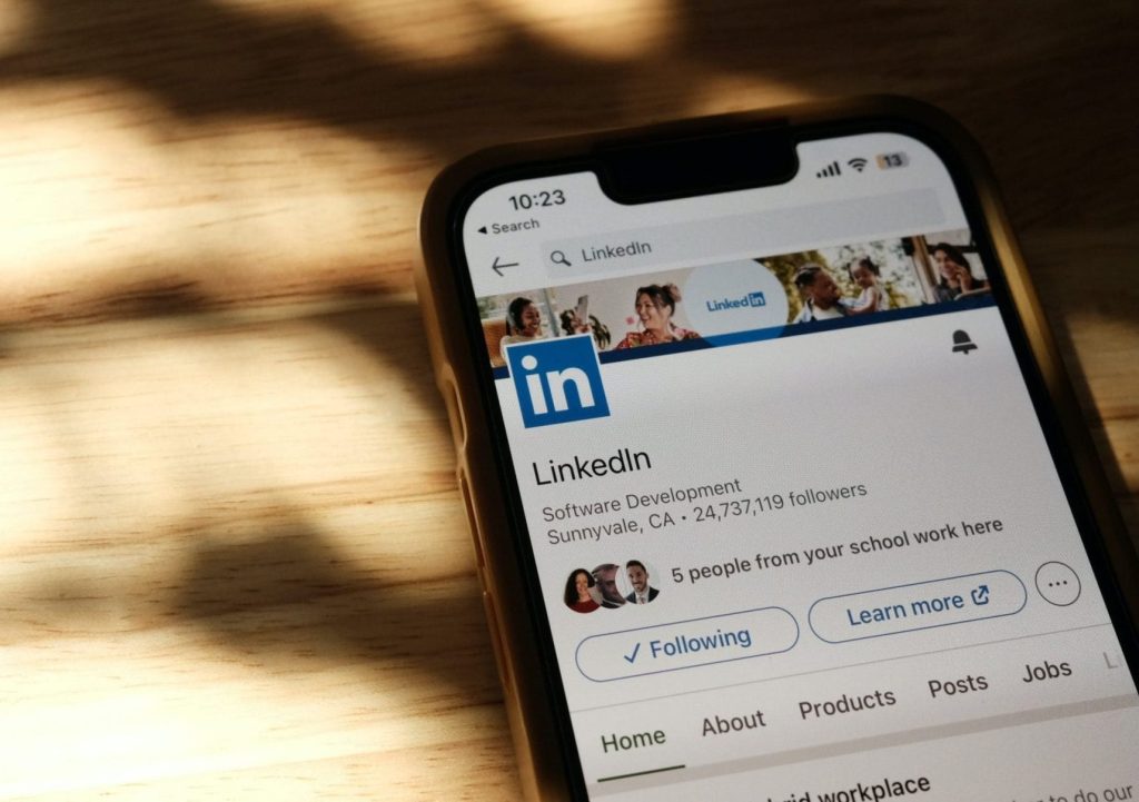 Leveraging LinkedIn for B2B Success: Secrets to Elevate Your Brand Presence in the Professional Sphere