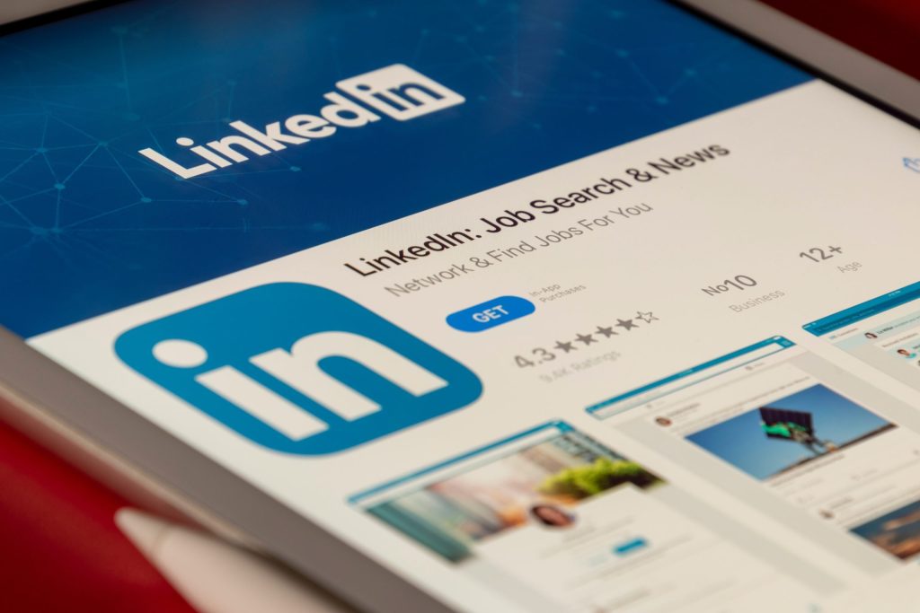 Cracking the LinkedIn Code: Tapping into the Goldmine of B2B Social Media Marketing